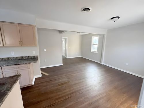 10426 Stark Rd, Livonia, MI, 48150-2620 | Card Image
