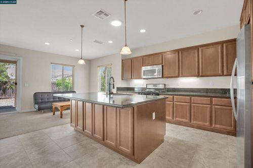 1030 Clear Lake Dr, Oakley, CA, 94561 | Card Image