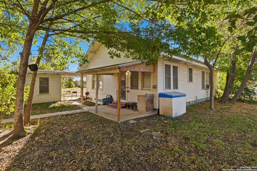 603 E Court St, Seguin, TX, 78155-5713 | Card Image