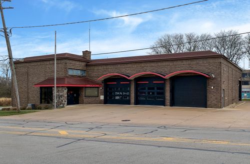 27W530 High Lake Rd, Winfield, IL, 60190-1221 | Card Image