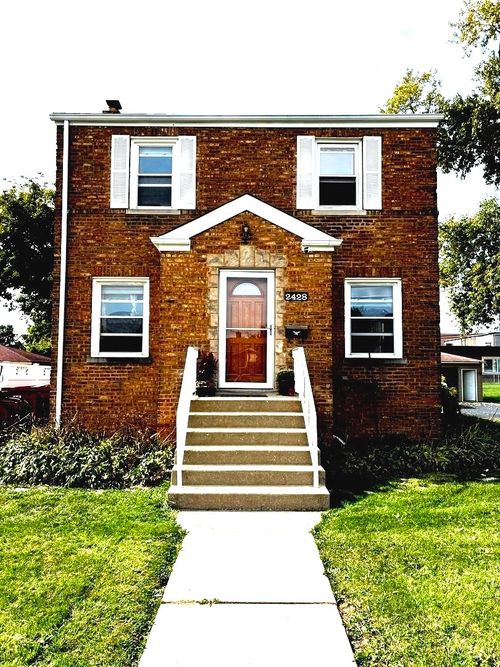 2428 S 17th Ave, Broadview, IL, 60155-3906 | Card Image