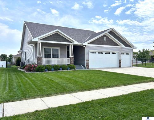 221 Briarwood Ln, Seward, NE, 68434-2238 | Card Image