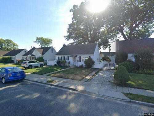 178 Warwick Rd, Elmont, NY, 11003-2036 | Card Image