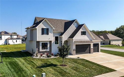 1916 Ne Park Ridge Dr, Lee's Summit, MO, 64064-4519 | Card Image