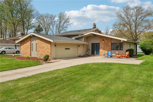 23956 Fairlawn Dr, North Olmsted, OH, 44070-1507 | Card Image