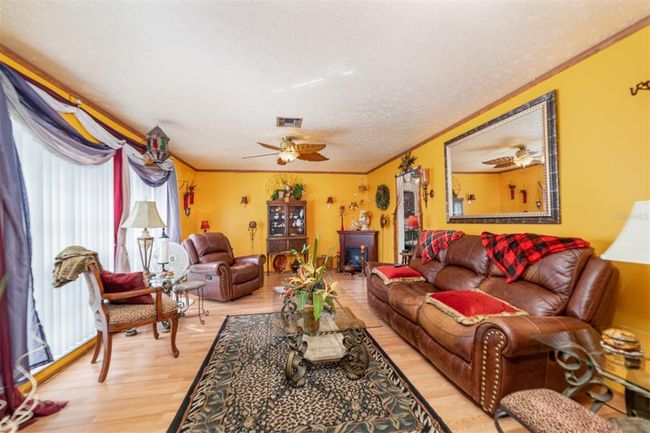 1539 Highcrest Circle, House other with 3 bedrooms, 2 bathrooms and null parking in Valrico FL | Image 10