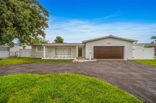 8420 Pasadena Blvd, Pembroke Pines, FL, 33024-3450 | Card Image