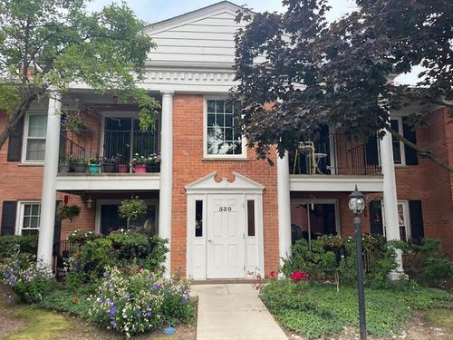 apt-204-530 Shorely Dr, Barrington, IL, 60010-3305 | Card Image