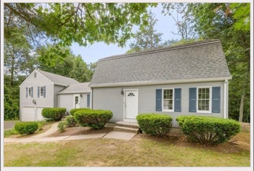 7 Logie Ln, Southwick, MA, 01077-9200 | Card Image
