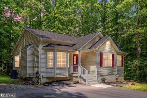 835 Campers Ln, Ruther Glen, VA, 22546-1428 | Card Image
