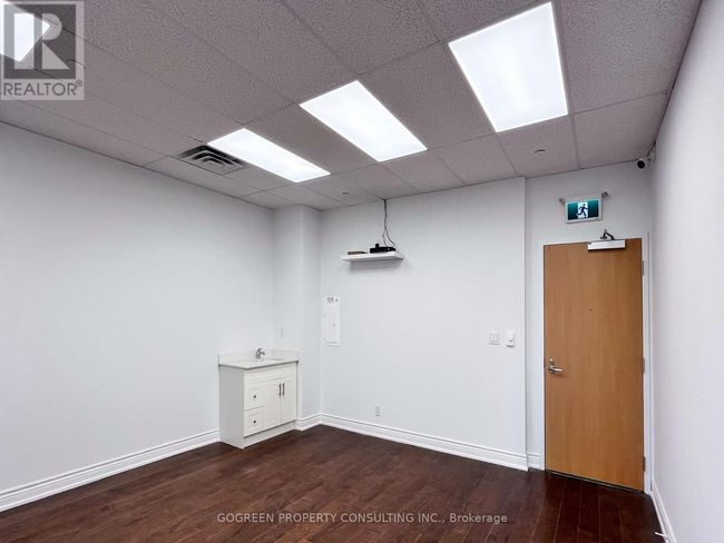 218 - 15 Wellesley St W, Home with 0 bedrooms, 0 bathrooms and 1 parking in Toronto ON | Image 8