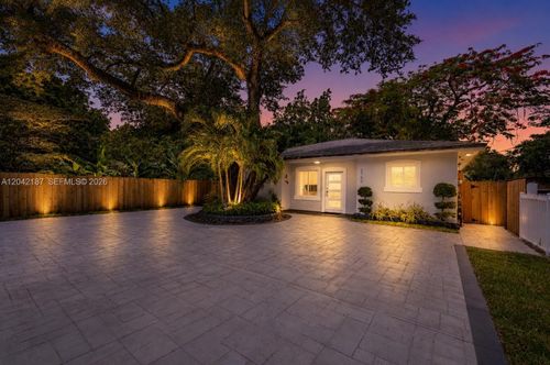 2750 Nw 170th St, Miami Gardens, FL, 33056-4439 | Card Image