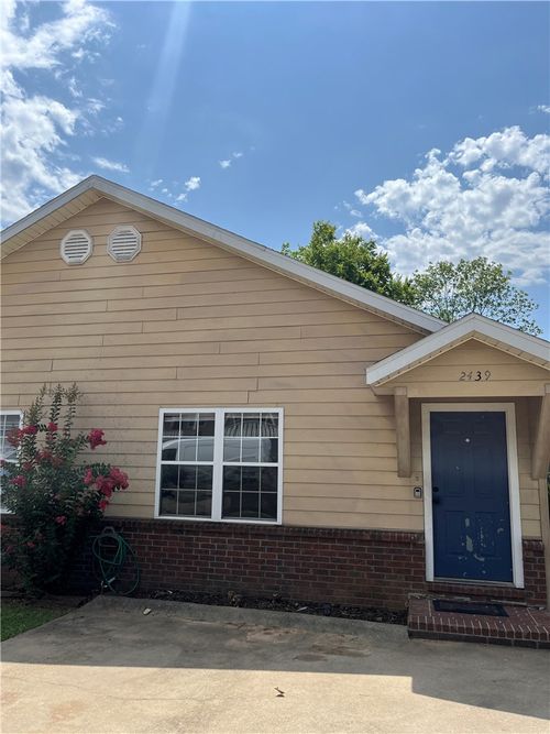 2439 N Brophy Cir, Fayetteville, AR, 72703-3410 | Card Image