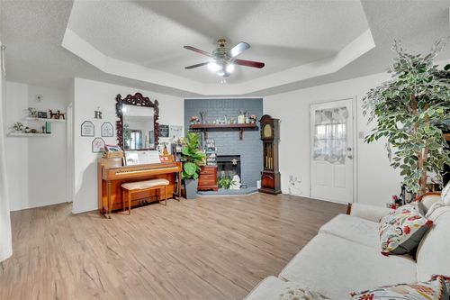 5916 Tinsley Dr, Arlington, TX, 76017-6326 | Card Image