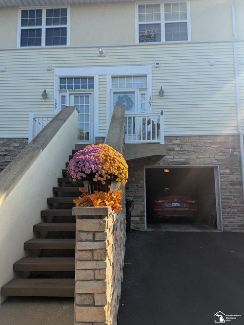 507 Mackinaw Trl, Luna Pier, MI, 48157-9404 | Card Image