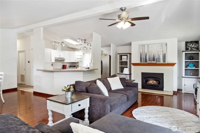 Living room to the kitchen. Nice flow | Image 7