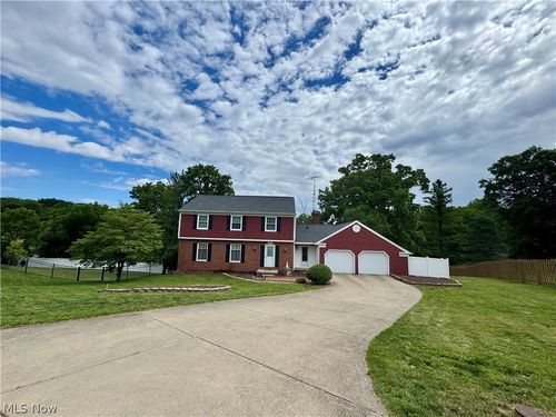 1679 Lakeview Sq Ne, Bolivar, OH, 44612-8860 | Card Image