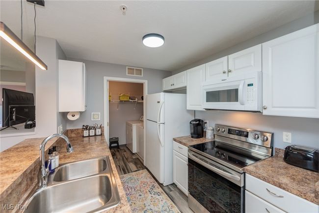 APT-225 - 23004 Chandlers Ln, Condo with 2 bedrooms, 2 bathrooms and null parking in Olmsted Falls OH | Image 14
