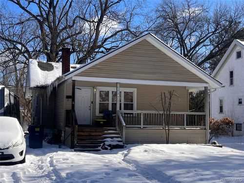 16942 Riverview St, Detroit, MI, 48219-3779 | Card Image