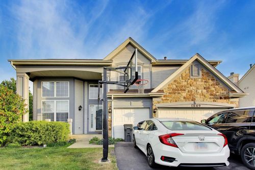1669 Montclair Dr, Elgin, IL, 60123-8831 | Card Image