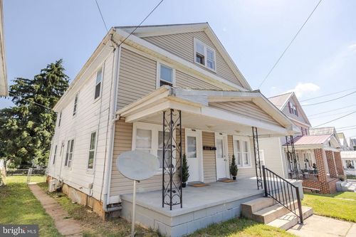 806 W John St, MARTINSBURG, WV, 25401-2206 | Card Image
