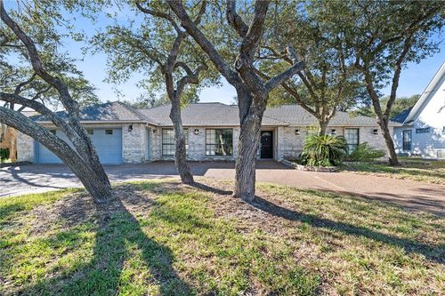 711 Waterwood St, Rockport, TX, 78382-6956 | Card Image