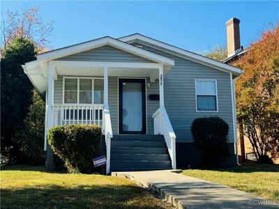 View of front facade with a front yard | Image 1