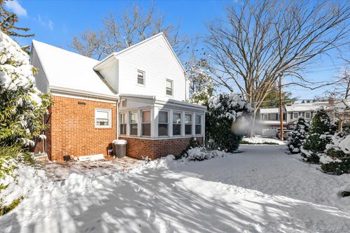 22 Hathaway Dr, Garden City, NY, 11530-1016 | Card Image