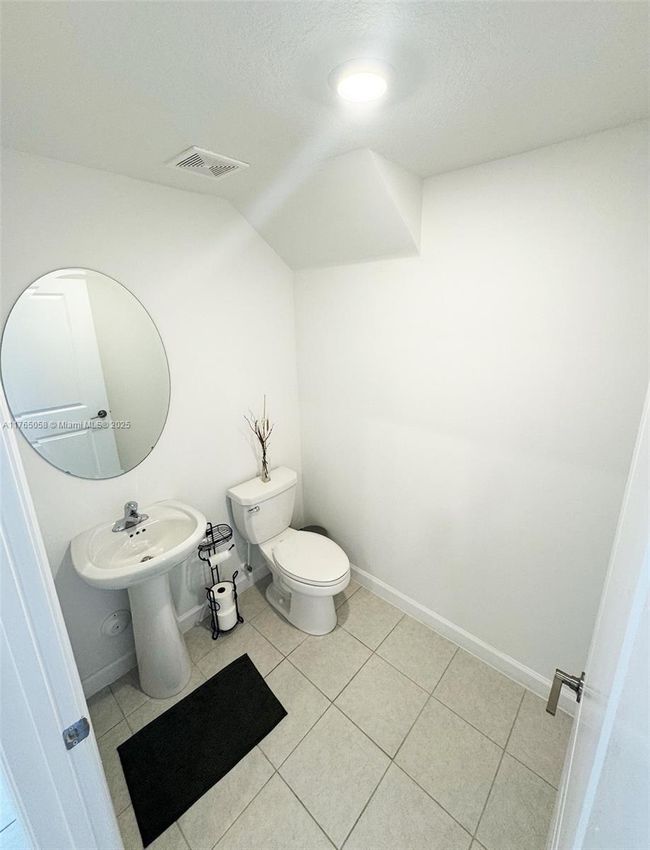 1 - 5544 Nw 27 Th Pl, Townhouse with 3 bedrooms, 3 bathrooms and null parking in Lauderhill FL | Image 15