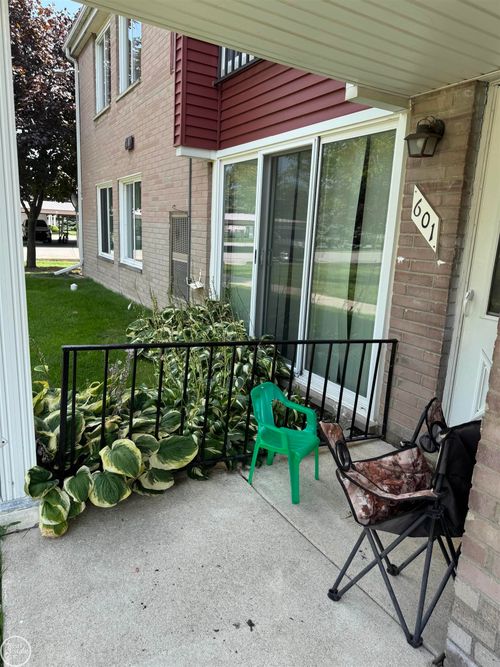 602 Sunset Ln, Saint Clair Shores, MI, 48082-1246 | Card Image