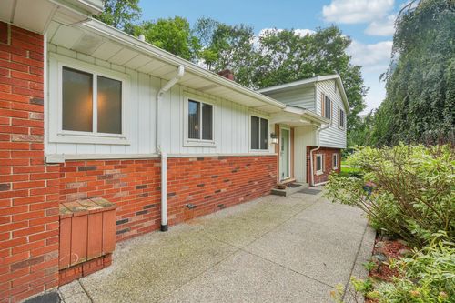 6575 Goldfinch Ln, Clarkston, MI, 48346-2922 | Card Image