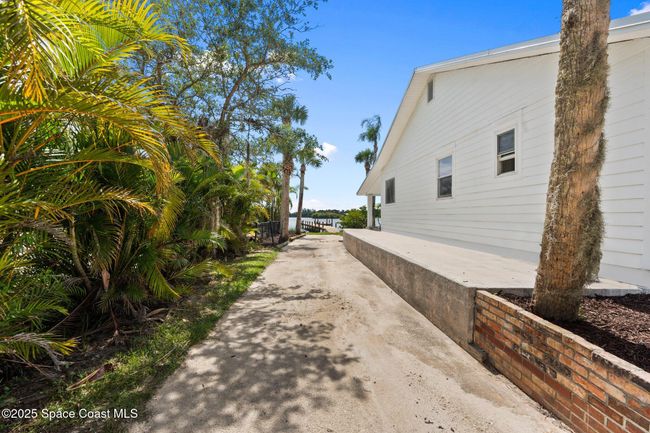 9670 Riverview Dr, House other with 4 bedrooms, 3 bathrooms and null parking in Sebastian FL | Image 44