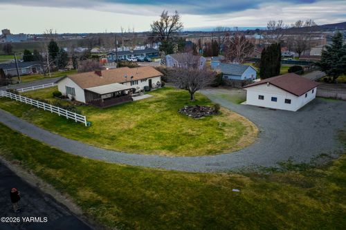 714 S Hill Rd, Sunnyside, WA, 98944 | Card Image