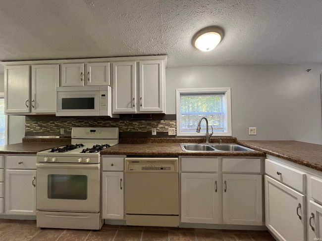 2498 S Woodland Trl, House other with 4 bedrooms, 3 bathrooms and null parking in Warsaw IN | Image 6