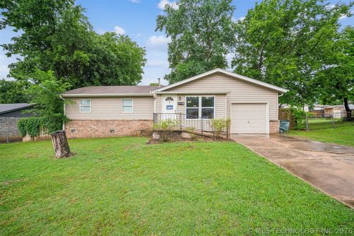 4 31st St, Sand Springs, OK, 74063-3526 | Card Image