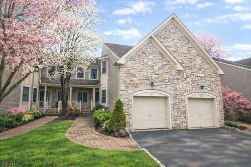 905 Binghampton Ln, Livingston, NJ, 07039-8264 | Card Image