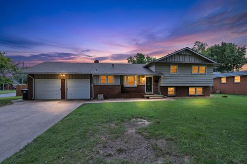 1210 N Farmstead St, Wichita, KS, 67208 | Card Image