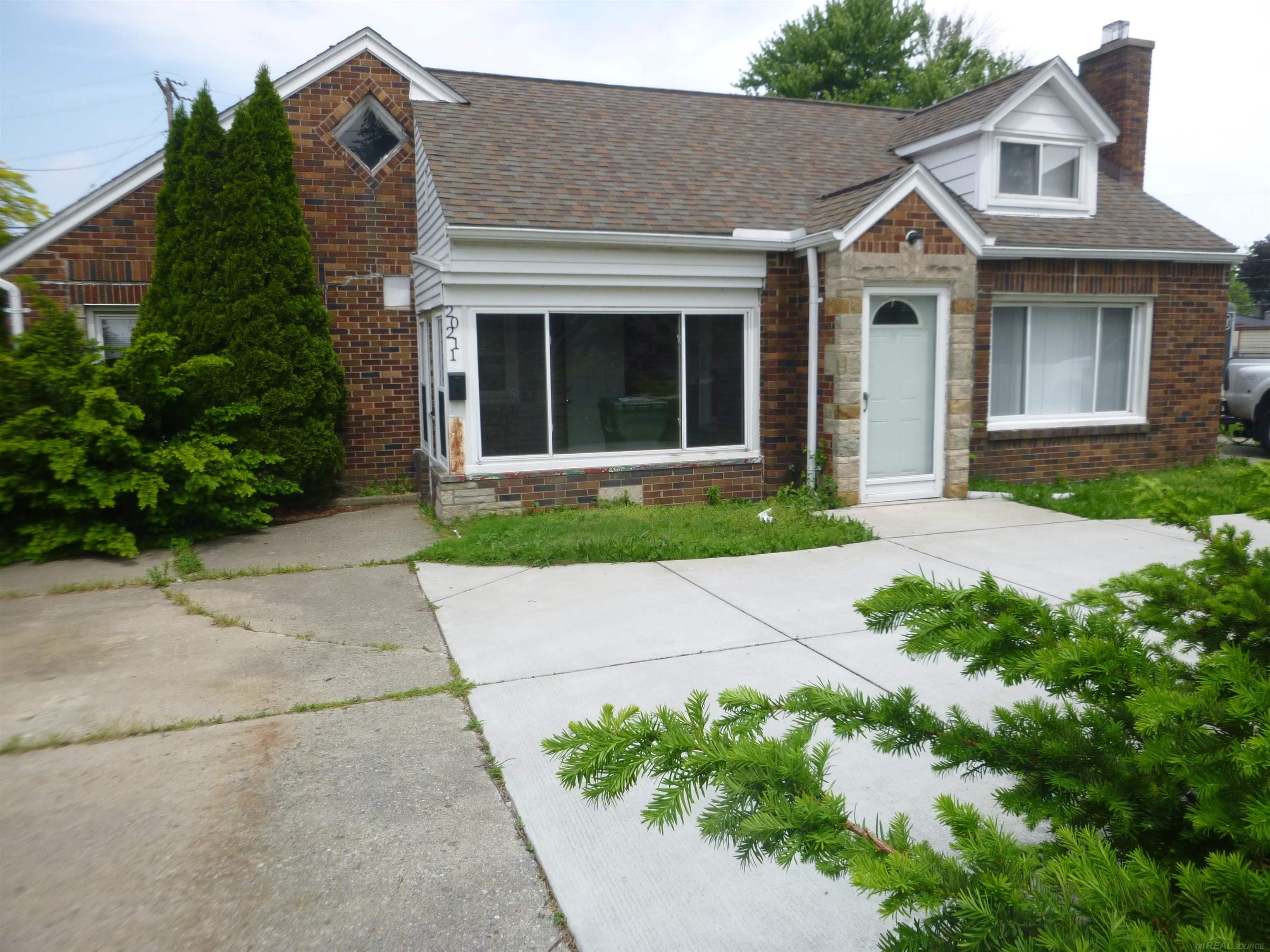 Pleasant St, Saint Clair Shores, MI 48080