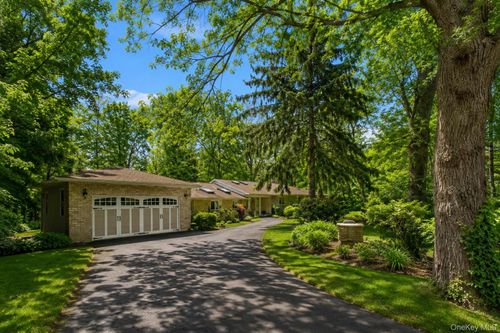 11 Juneau Blvd, Woodbury, NY, 11797-2606 | Card Image