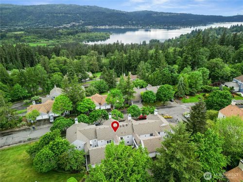 2079-22215 Se 42nd Ln, Issaquah, WA, 98029-7215 | Card Image