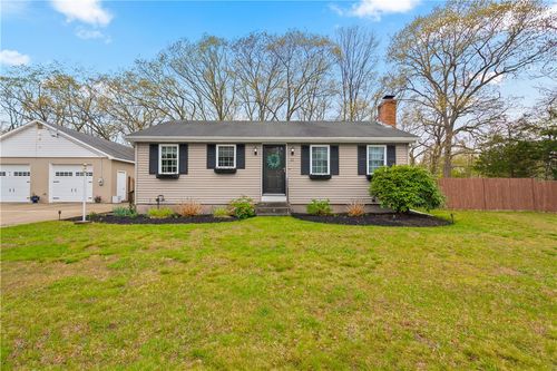 11 Crowell St, Cumberland, RI, 02864-7303 | Card Image