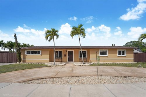 7921 Nw 178th St, Hialeah, FL, 33015-3658 | Card Image