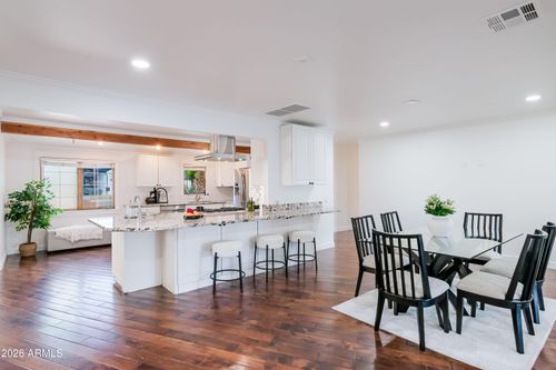 5328 E Pinchot Ave, Phoenix, AZ, 85018-8040 | Card Image