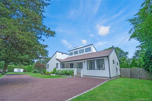 8 School St, Hampton Bays, NY, 11946-2615 | Card Image