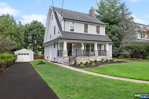 613 Hillcrest Rd, Ridgewood, NJ, 07450-1104 | Card Image