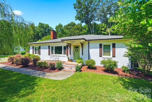 6409 Woodland Cir, Charlotte, NC, 28216-1453 | Card Image