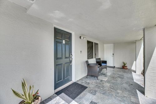 2633 Ne 3rd Ave, Wilton Manors, FL, 33334-2001 | Card Image