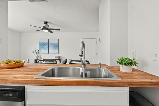 APT-101 - 5616 Emerald Forest Dr, Condo with 2 bedrooms, 2 bathrooms and 2 parking in Austin TX | Image 9