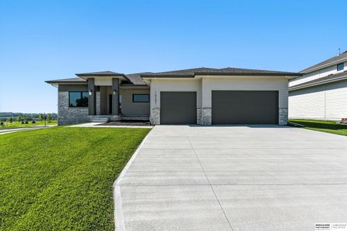 10201 Cove Hollow Dr, Papillion, NE, 68046-5869 | Card Image