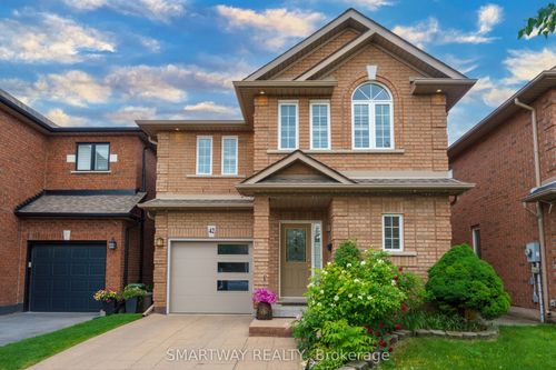 42 Peachwood Cres, Stoney Creek, ON, L8E5Z8 | Card Image
